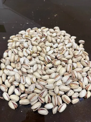 پسته اکبری دستوین